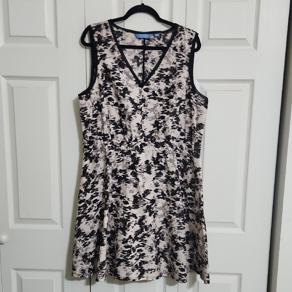 Simply Vera Vera Wang Black and White Sleeveless Midi Dress